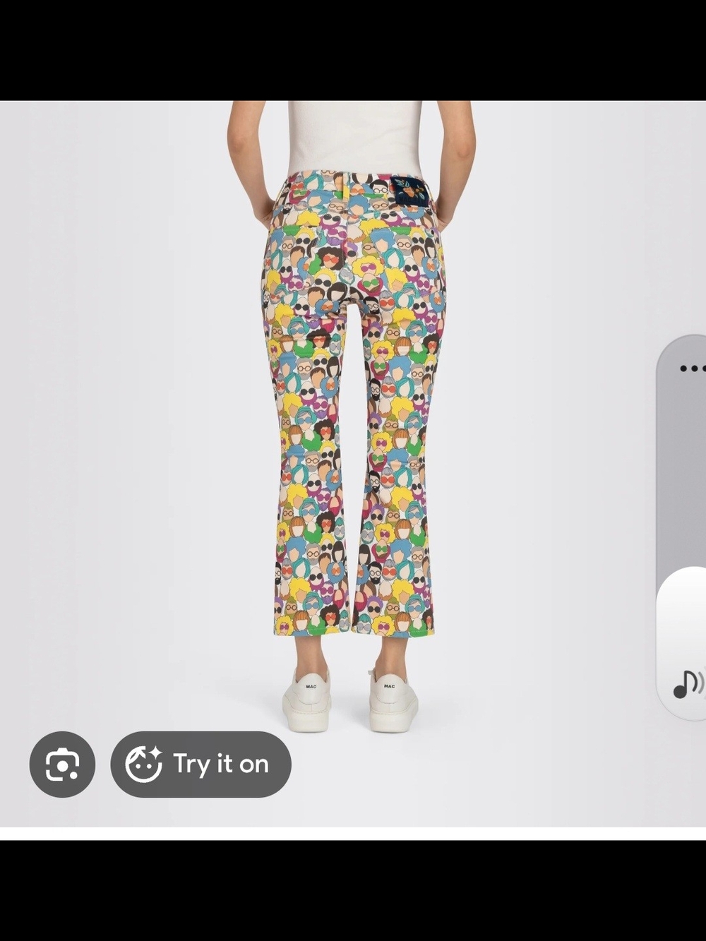 MAC Dream Kick Jeans and feature a colorful, all-over "people print". Size 32/27